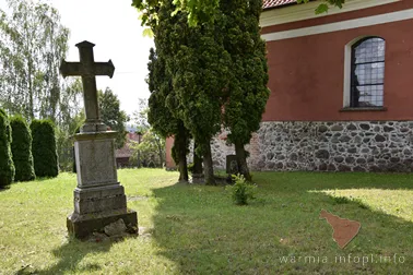 Blanki- cmentarz przykościelny