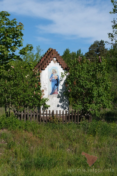 Łupstych- kapliczka przy ul. Żurawiej, w północnej części wsi