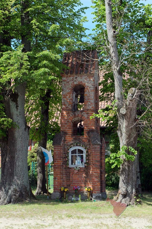 Giedajty- kapliczka w centrum wsi, przy głównej drodze, 1877 r.