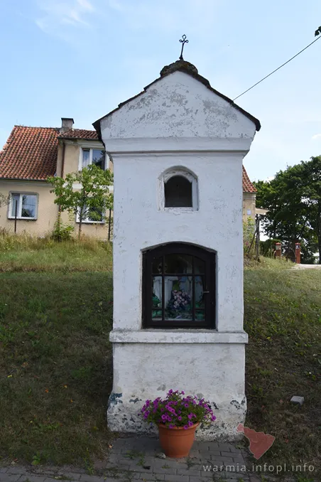 Butryny- kapliczka w północnej części wsi, przy głównej drodze, XIX w.