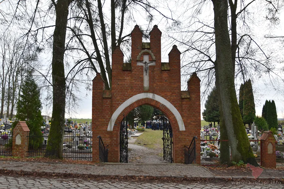 Brama cmentarna w Tolkowcu